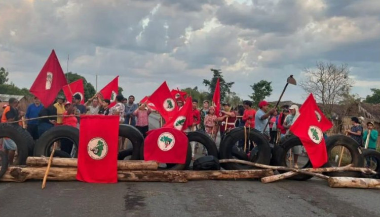 MST interdita rodovia em protesto por desapropriação de duas fazendas
