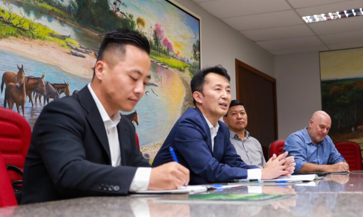 Famasul recebe embaixador do Japão para fortalecer parceria na avicultura