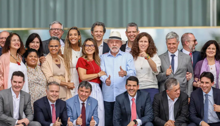 Lula com seus ministros do governo
