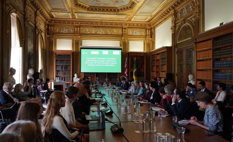 Brasil e Reino Unido firmam memorando de entendimento em fertilizantes sustentáveis