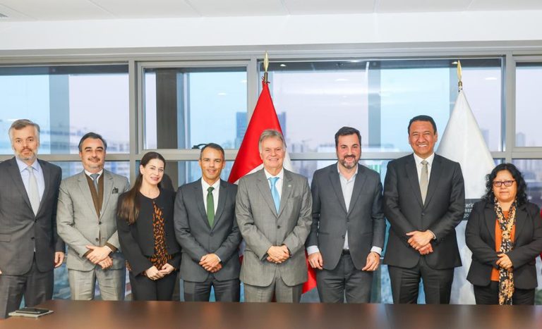 Brasil conquista prêmio de Melhor Estande Internacional na Expoalimentaria - Peru 2025