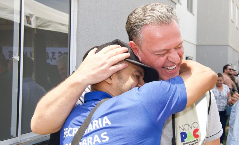 Representando o Governo Federal, ministro Fávaro entrega moradias do Minha Casa, Minha Vida em Nova Mutum (MT)