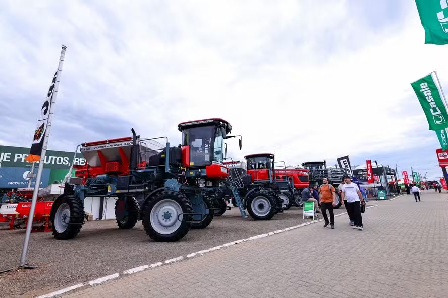 Crise no campo derruba em quase 50% as vendas de máquinas na Expointer