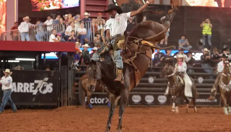 Yuri Teodoro Silva é campeão do 32º Barretos International Rodeo, na modalidade Cutiano