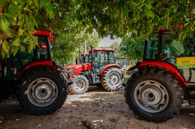Mais de 40 municípios de Mato Grosso são beneficiados com entrega máquinas do Promaq