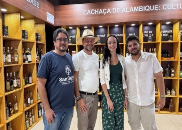 CNA destaca importância da cachaça de alambique em festival de inovação e tecnologia