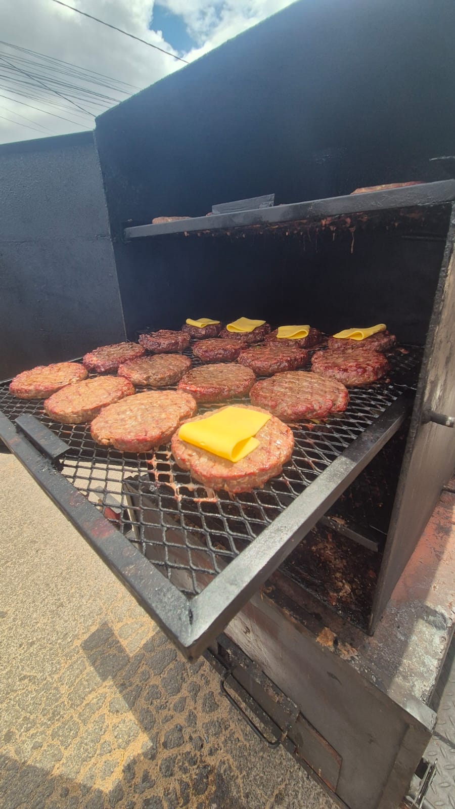Imac celebra Dia das Crianças com ação solidária e distribuição de mil hambúrgueres