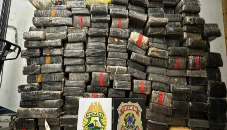 Caminhão carregado com 2 toneladas de maconha entre carga de soja é apreendido