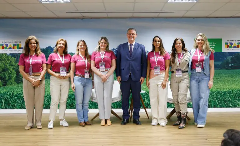 Ministro Carlos Fávaro recebe movimento Agroligadas e reforça diálogo com mulheres do agro