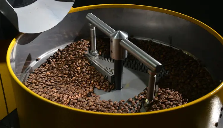 Microtorrefação em alta: Minas Gerais registra aumento de 48% em novos negócios nos primeiros oito meses de 2025