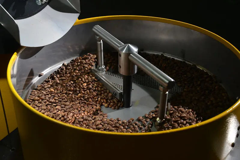 Microtorrefação em alta: Minas Gerais registra aumento de 48% em novos negócios nos primeiros oito meses de 2025