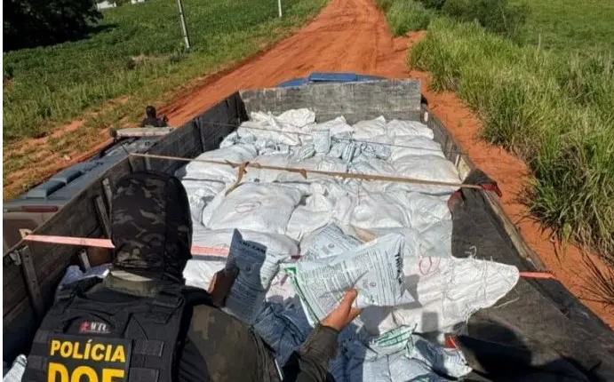 DOF intercepta caminhão com 10 toneladas de defensivos agrícolas ilegais