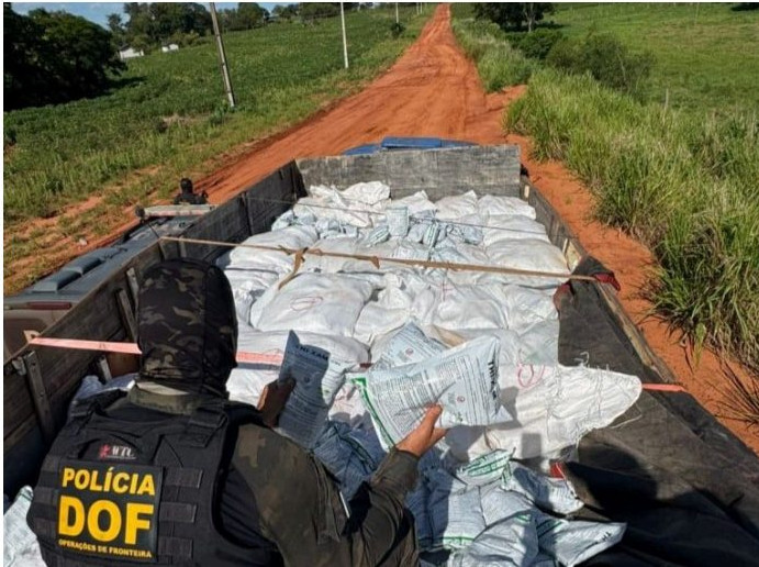 DOF intercepta caminhão com 10 toneladas de defensivos agrícolas ilegais