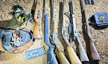 Espingardas e 500 cartuchos deflagrados foram recolhidos.3° BPChoque / Brigada Militar/Divulgação