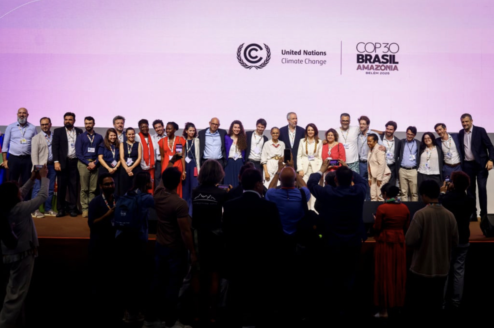 22.11.2025 - Belém - COP30 - Presidente da COP30 Andre Correa do Lago posa para foto durante plenária de encerramento da 30ª Conferência das Partes (COP30). Foto de Ueslei Marcelino/COP30 22.11.2025 - Belem - COP30 President Andre Correa do Lago poses for a photo during closing plenary meeting of the 30th Conference of the Parties (COP30). Photo by Ueslei Marcelino/COP30 