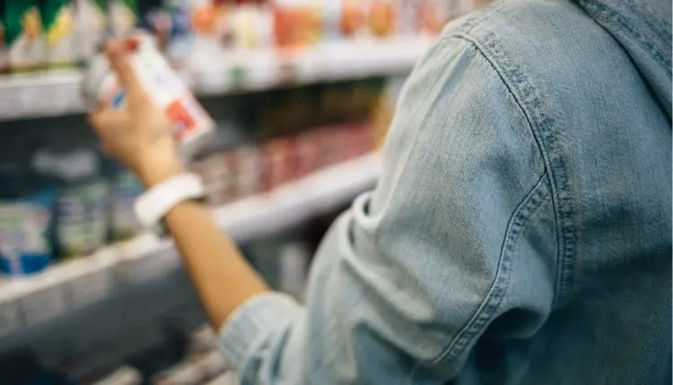 Adoçado com engano: apicultores denunciam uso de ‘falso mel’ na indústria alimentícia