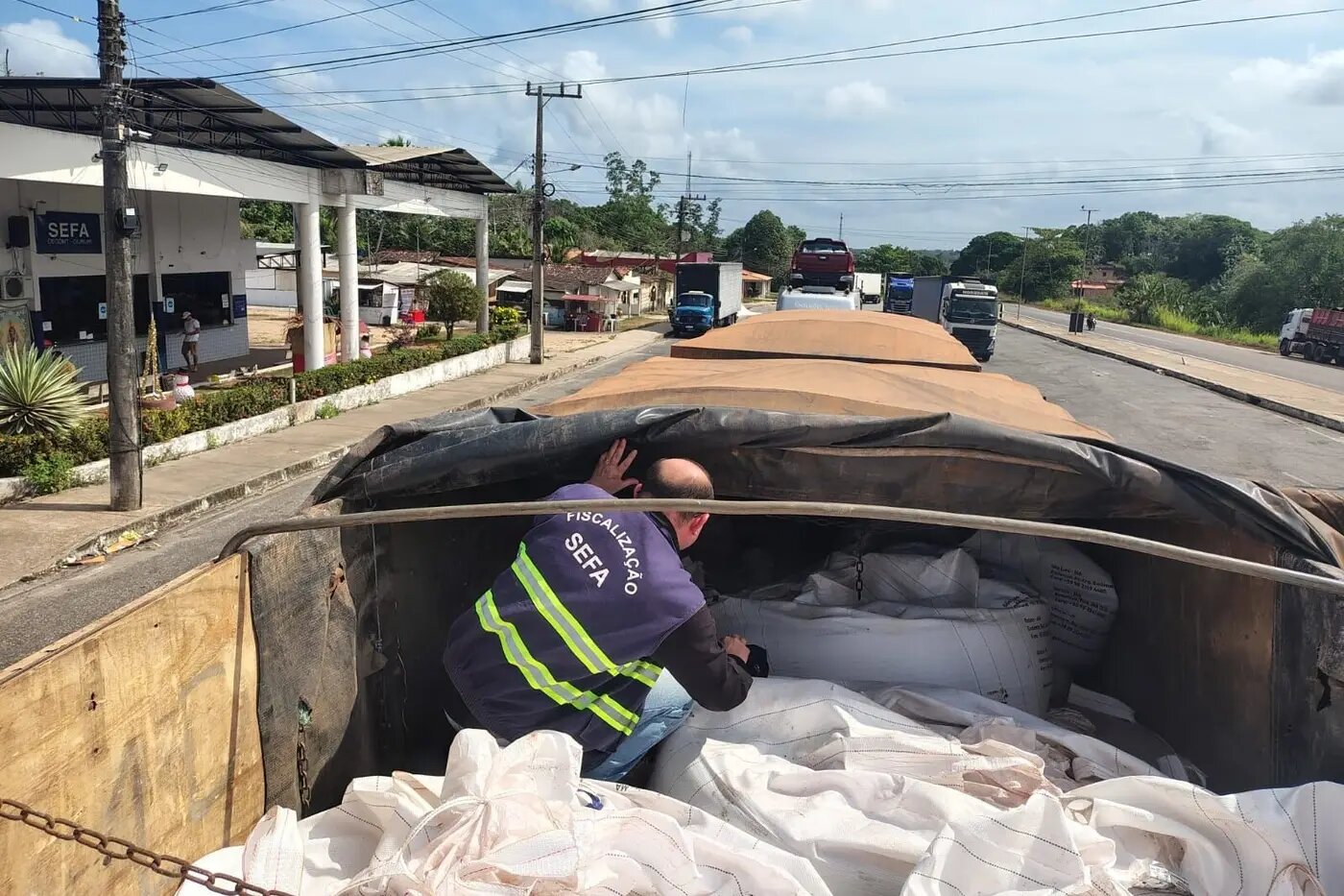 Sefa apreende 50 toneladas de fertilizantes irregulares no posto fiscal do Gurupi, em Cachoeira do Piriá