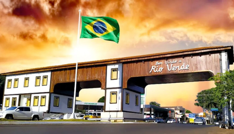 foto da entrada de rio verde com a bandeira do brasil - marquise