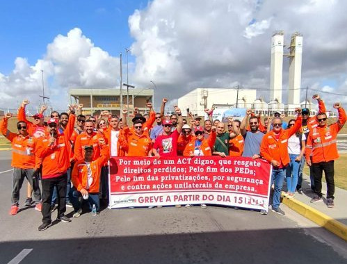 Sindipetro-NF está orientando petroleiros sobre permanência da greve da Petrobras