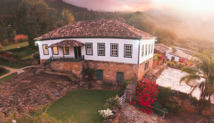 Fazenda mineira promove curso de transformação no mundo do café com foco no solo, na água e na degustação