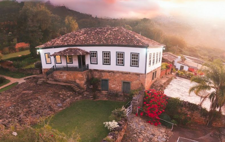 Fazenda mineira promove curso de transformação no mundo do café com foco no solo, na água e na degustação