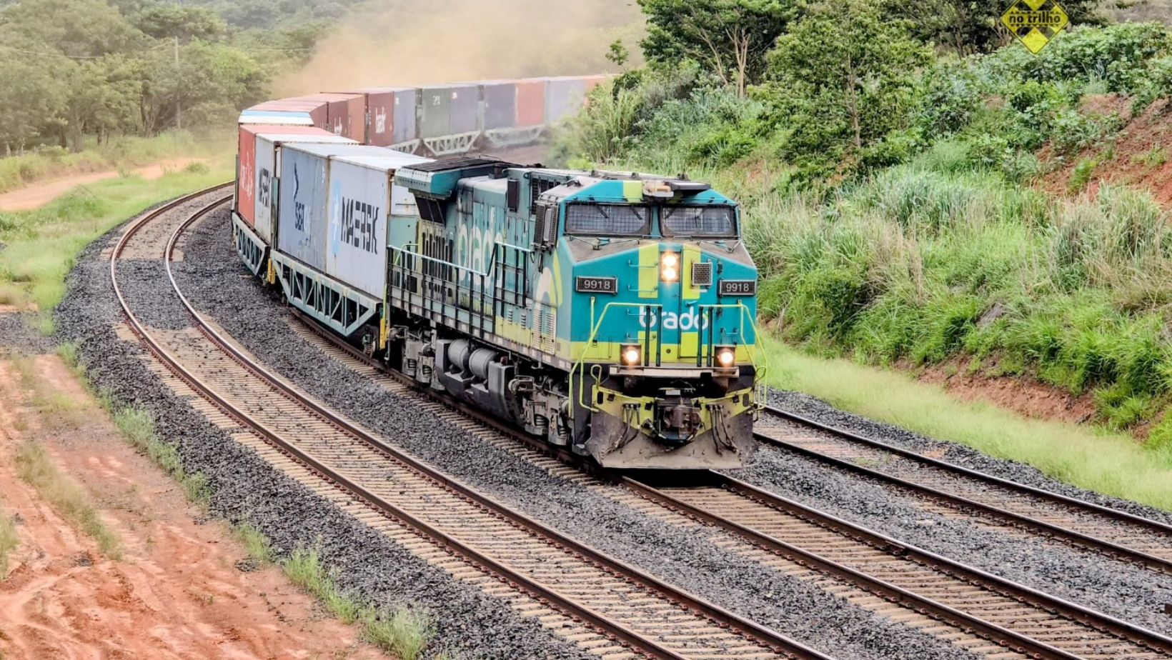 Trem intermodal no Entroncamento da Ferrovia Norte-Sul em Estrela D'oeste / Foto: No Trilho