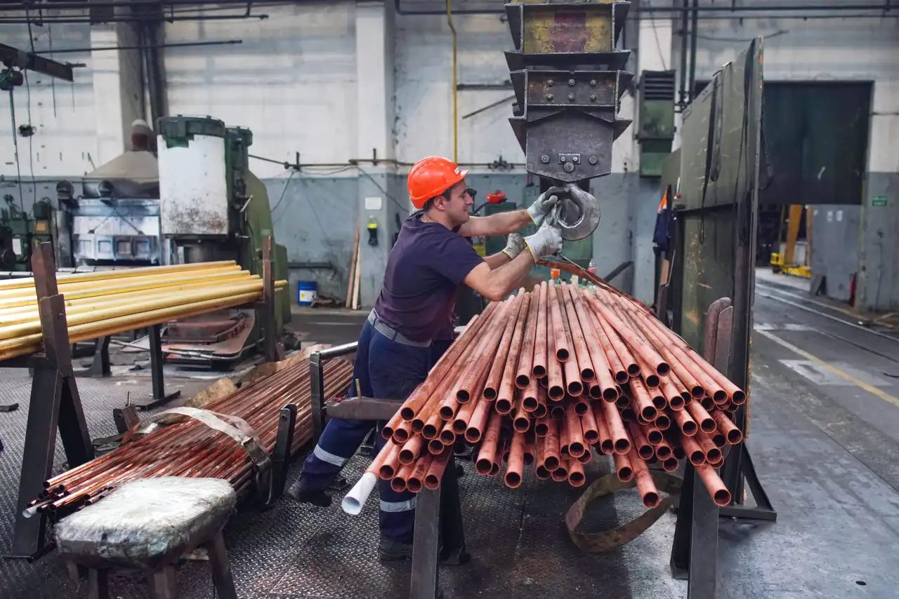 IA aumentará demanda de cobre em 50% até 2040, mas mais minas serão necessárias, diz S&P