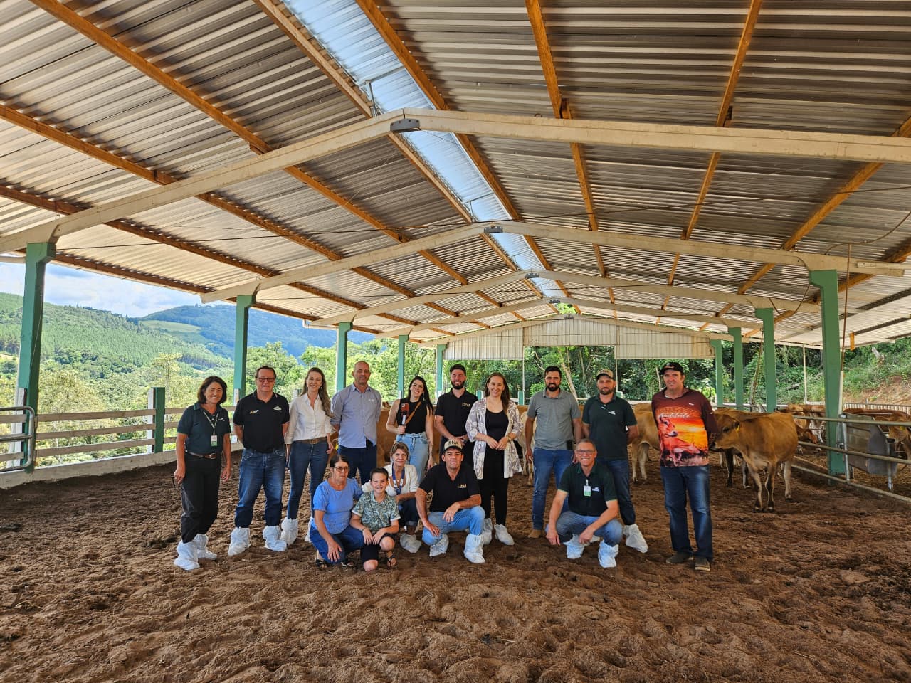 Gestão, genética e manejo elevam produtividade e renda na bovinocultura de leite
