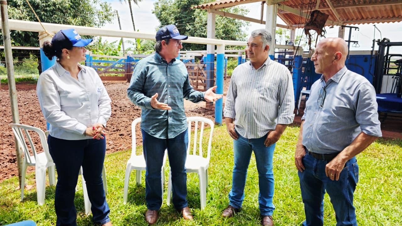 Da esquerda para a direita: Carina Ubirajara Bernardes (UFU), Alan Ventura Pfeffer (Naviraí), Lydio Cosac de Faria (Agropecuária da Mata) e Luiz Antonio Josahkian (ABCZ)