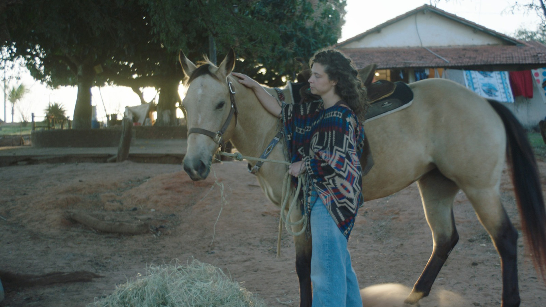 Carolina Belarmino em cena de DOMA