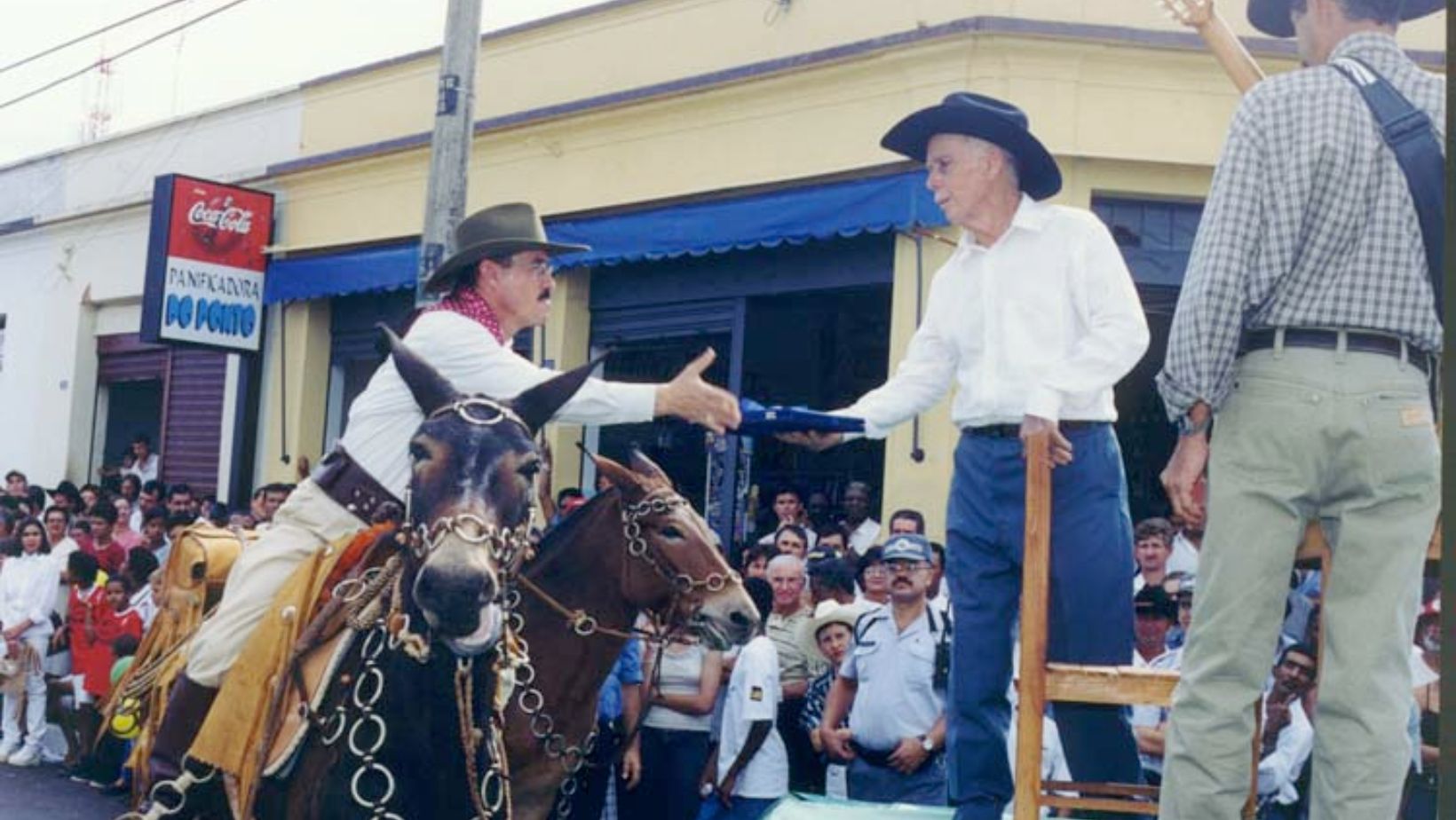 homenageando o grande poeta e compositor tanabiense - Izaltino Goncalves