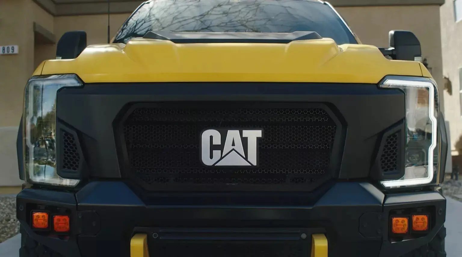 Caterpillar surpreende o mundo ao revelar picape “Cat Truck” com drone integrado; Vídeos