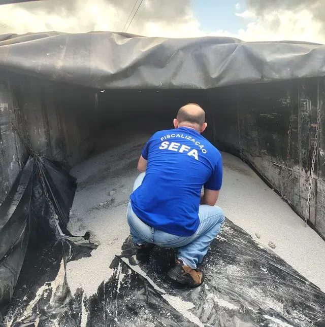 Fiscais interceptam carga de 91t de soja e 22t de fertilizantes em operação