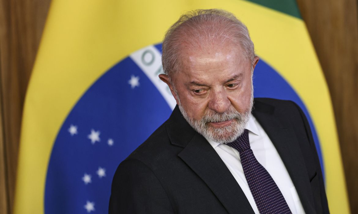 Lula critica ‘tarifaço’ e afirma que Trump ‘age como um imperador’