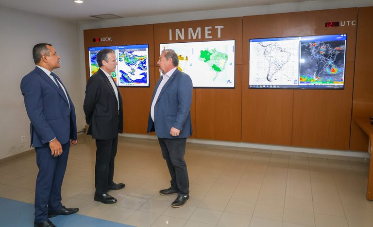 Ministro André de Paula visita Inmet e reforça apoio à modernização para fortalecer a agropecuária brasileira