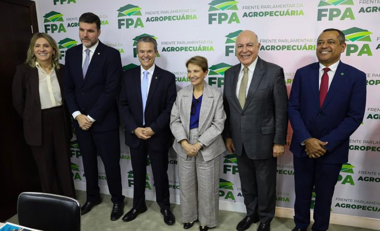 Ministro André de Paula participa de reunião da FPA e reforça diálogo com o setor agropecuário