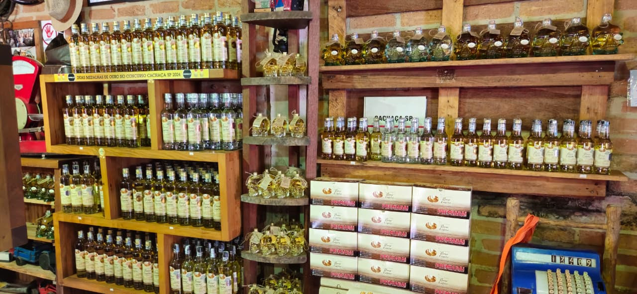 De hobby a referência: alambique familiar transforma paixão em negócio próspero na região vulcânica