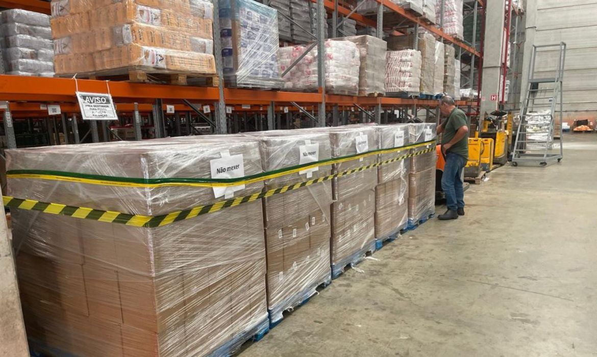 As análise das amostras coletadas do lote de azeite impróprio para o consumo confirmou a presença de mistura de outros óleos vegetais na composição do produto, caracterizando fraude. 