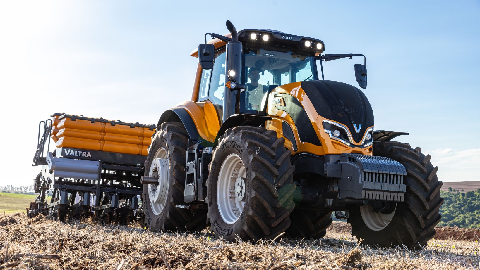 Evolucao - trator BH e serie M5 plantando da Valtra