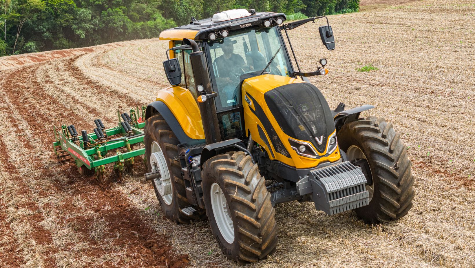Evolucao - trator BH e serie M5 subsolando o solo da Valtra
