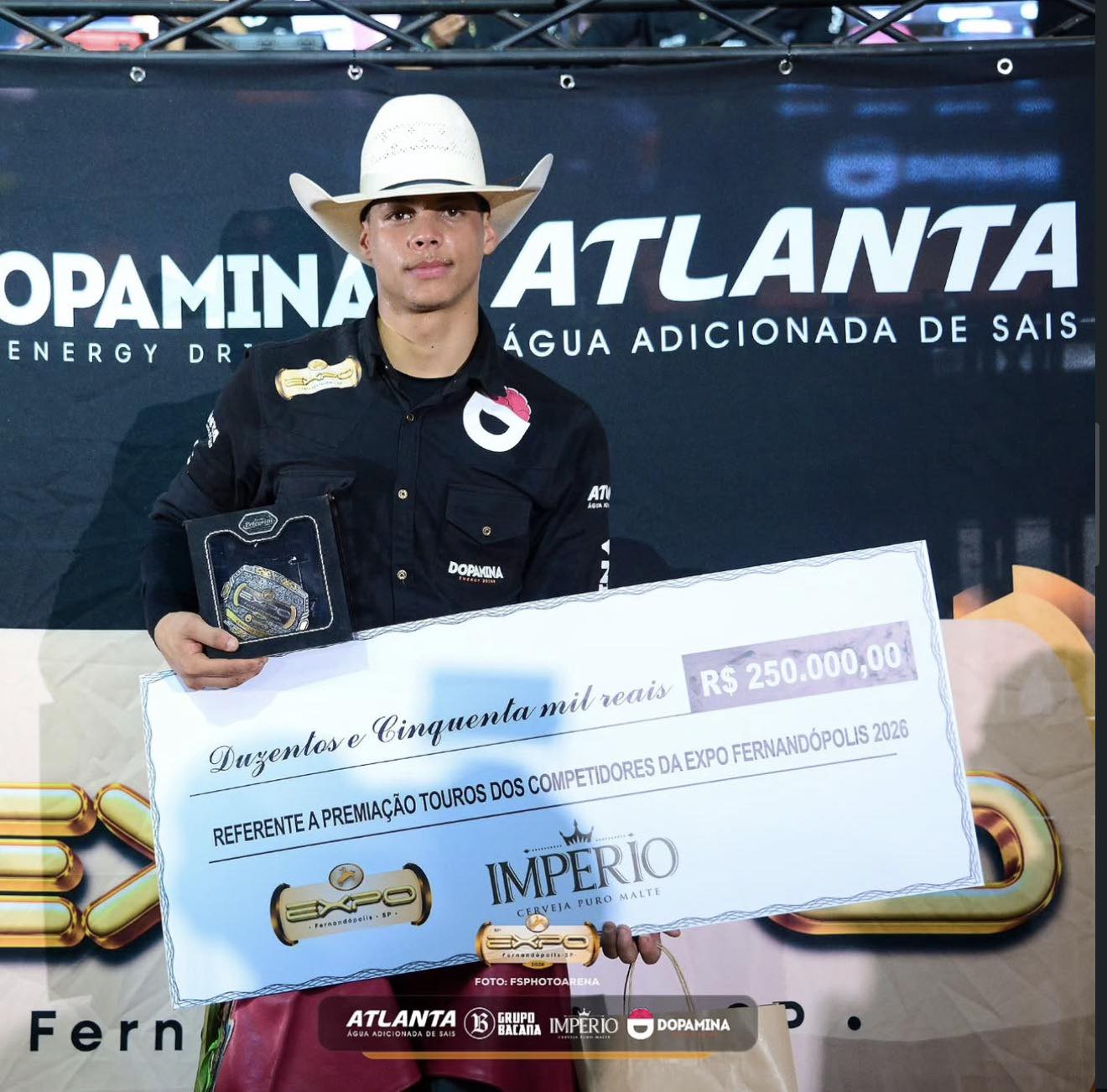Murilo-Henrique-campeao-montaria-em-touros-Expo-Fernandopolis-2026