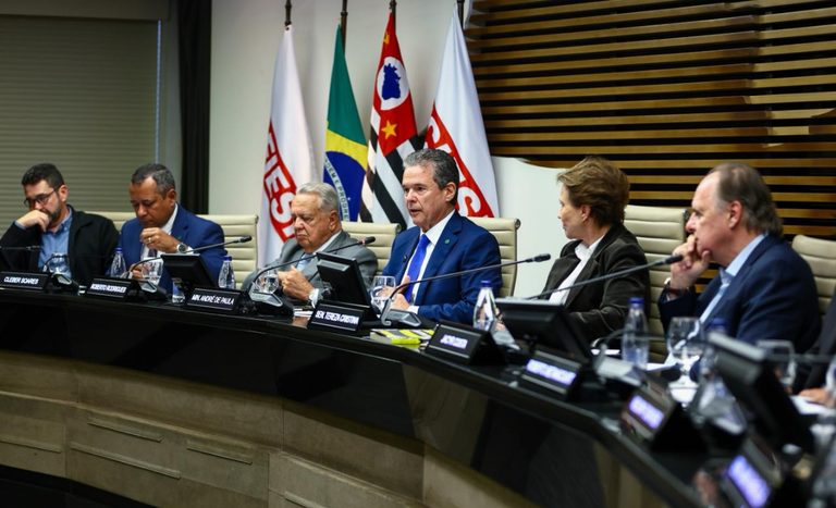 Em São Paulo, ministro André de Paula ouve demandas do agro sobre crédito rural