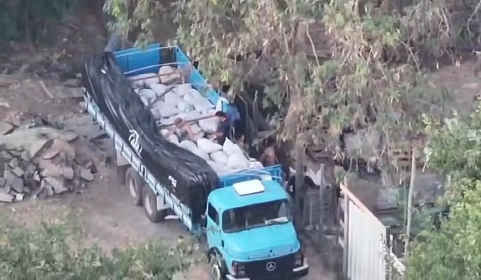 Trem em movimento é alvo de furto de soja em Campinas; 5 suspeitos foram presos