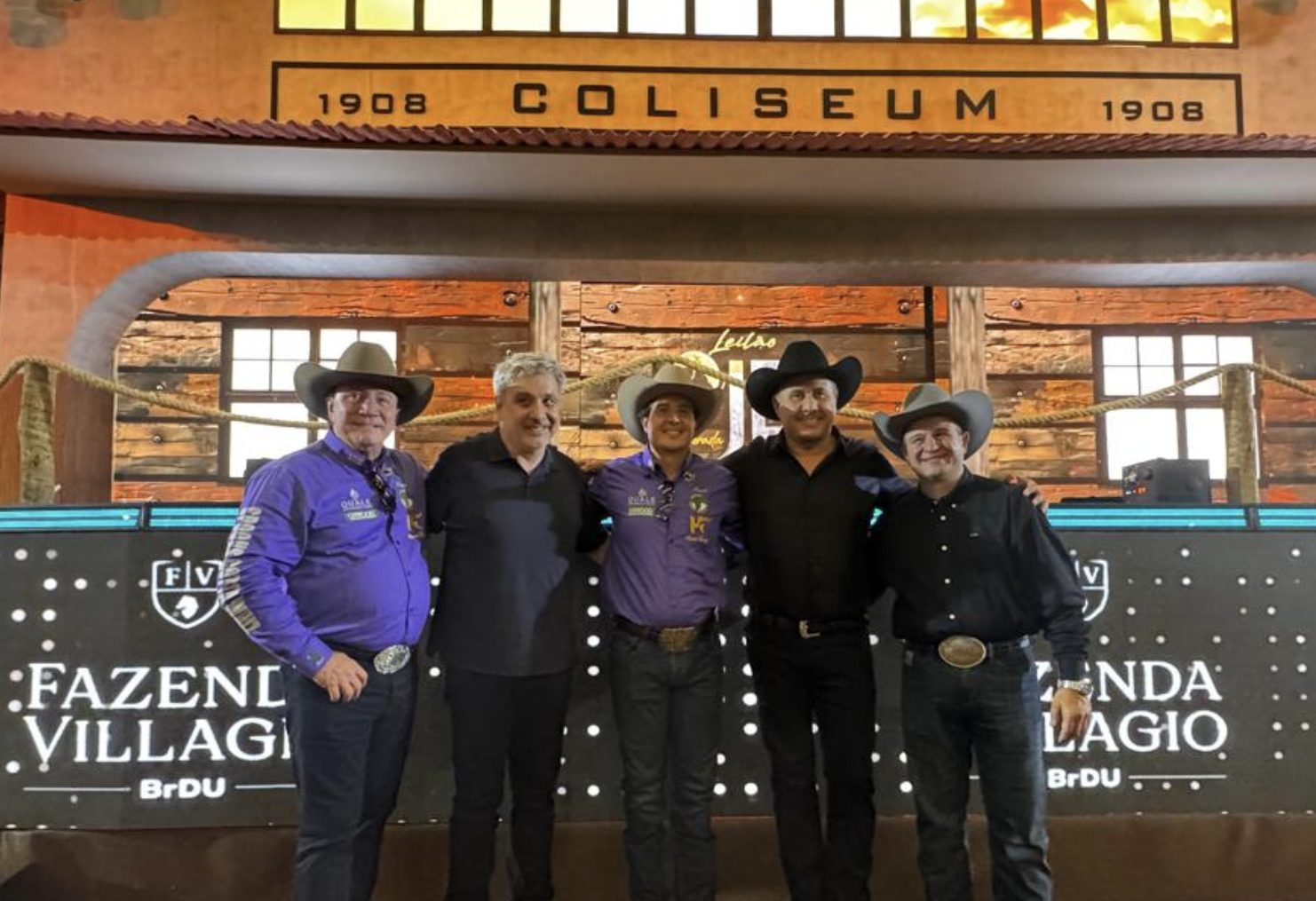 Júnior Batista (JBJ), Domenico (Slide Or Die – EUA), Fabrício Batista (JBJ Ranch), Dr. Frange (Haras Frange) e Franco Bertolani (Treinador nos EUA), durante a histórica negociação de Inferno Sixty Six no JBJ Ranch & Família Quartista Weekend 2026.