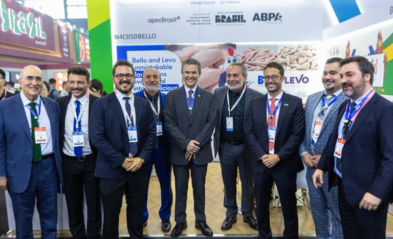 Ministro André de Paula participa da SIAL Xangai e reforça protagonismo do agro brasileiro no mercado chinês