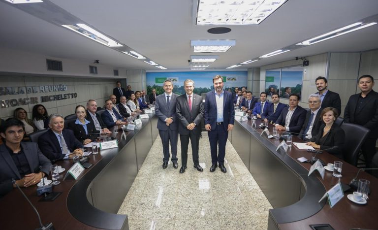 Ministro André de Paula recebe representantes da Abra para discutir avanços do setor de reciclagem animal