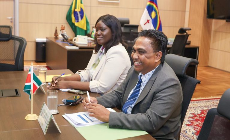 Ministro André de Paula debate cooperação agropecuária e abertura comercial com o Suriname