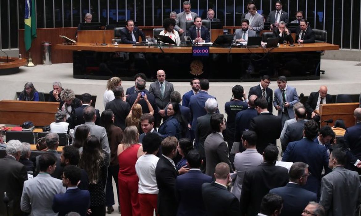 Fim da escala 6×1 pode elevar custos e exigir novos turnos na agroindústria