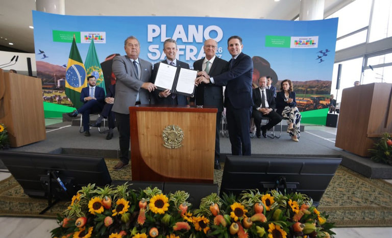 Ministro André de Paula assina duas portarias para fortalecer a agropecuária brasileira