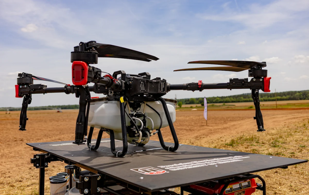 Tecnologia automatiza abastecimento de drones e acelera aplicação agrícola